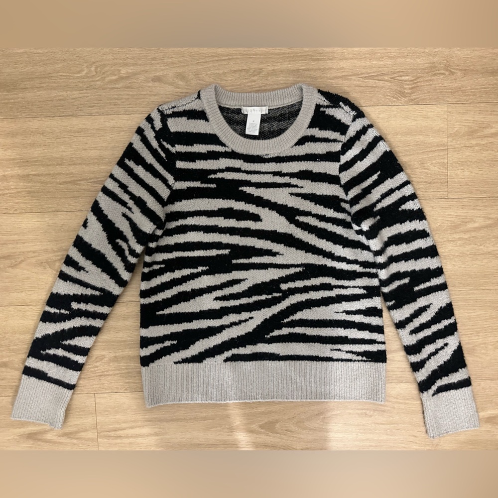 Design History Black and Gray Zebra Pattern Sweater